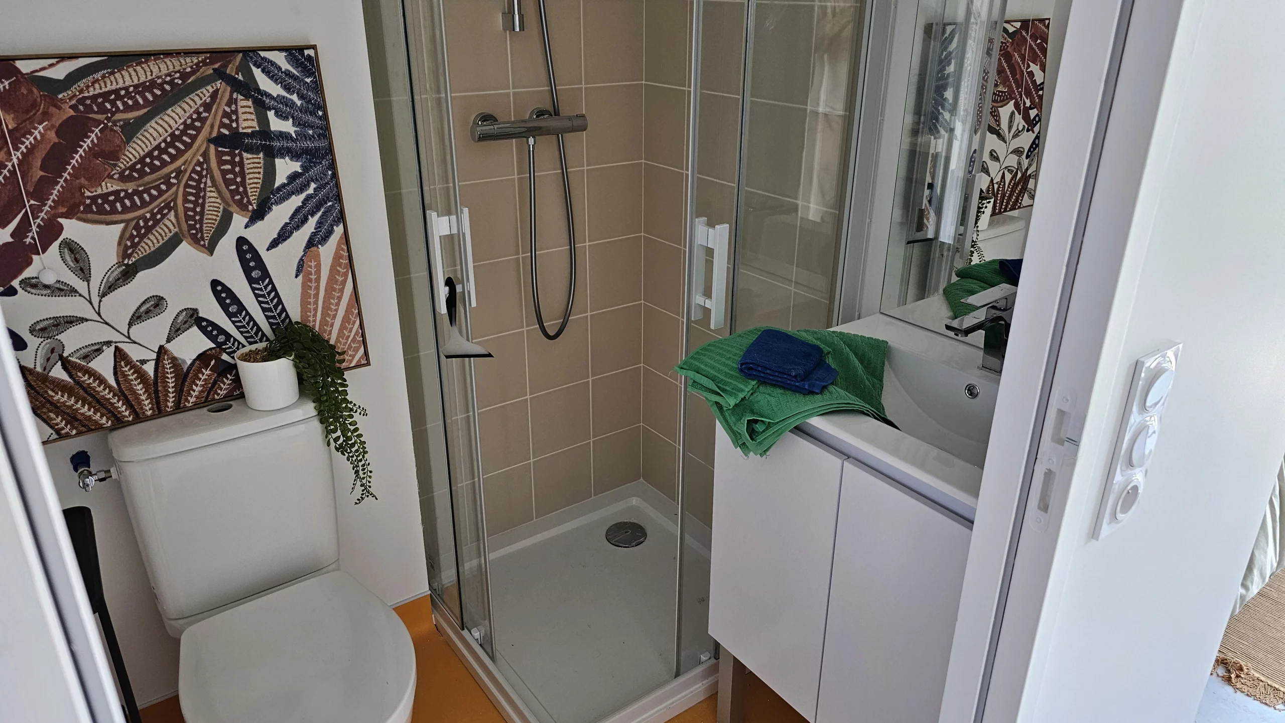 Salle d'eau studio Résidence Rosolino